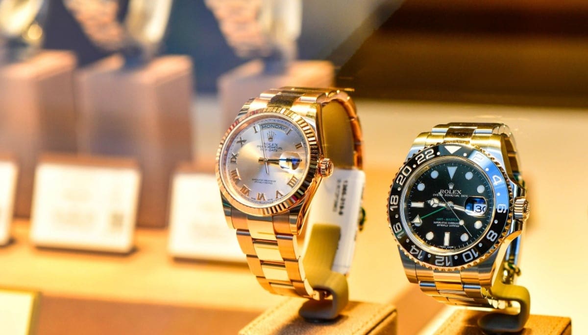 Polizei beschlagnahmt versteckte Rolex-Sammlung im Wert von 2,5 Millionen Euro Polizei beschlagnahmt versteckte Rolex-Sammlung im Wert von 2,5 Millionen Euro