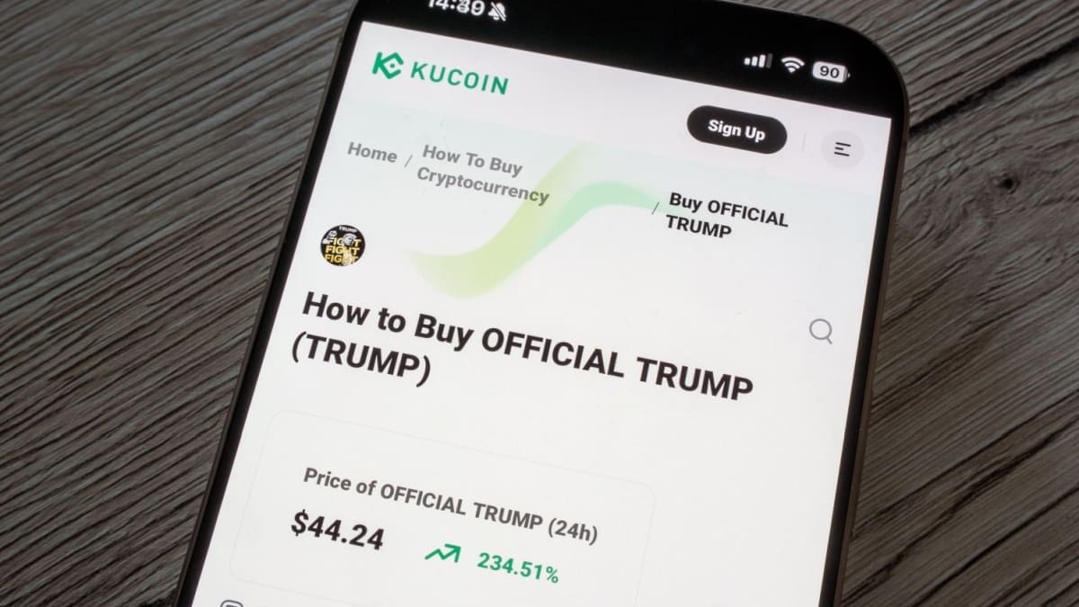 Trump-Memecoin steigt nach UFO-Aussagen stark an Trump-Memecoin steigt nach UFO-Aussagen stark an
