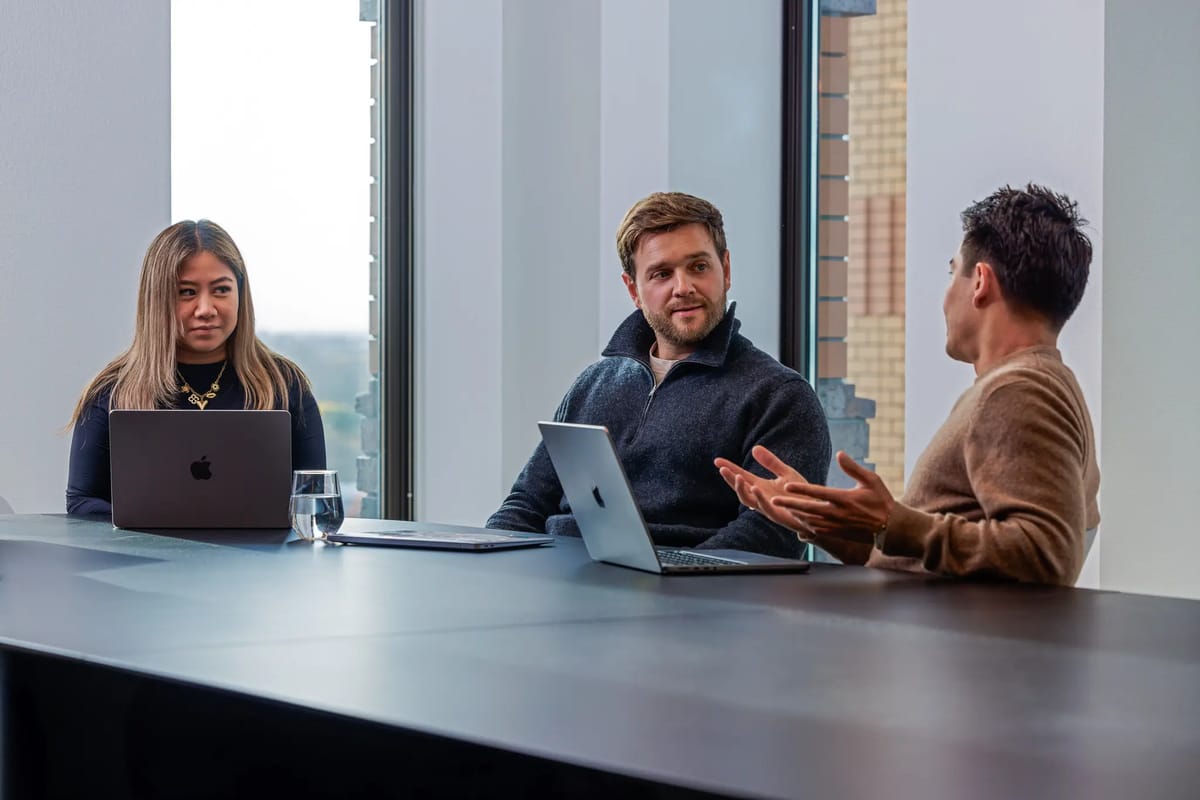 Einblick in den Arbeitsalltag bei Crypto Insiders 1