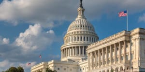 amerikaanse-overheid-shut-down-bitcoin-750x375-1 Bitcoin schießt über $70.000 - aber sendet der Markt eine Warnung aus?