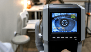 Worldcoin crypto onder vuur: wetgevers eisen verbod Worldcoin crypto onder vuur: wetgevers eisen verbod