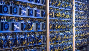 Het bitcoin halving effect: Grote miner ziet inkomsten bijna 50% dalen