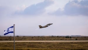 fighter-jet-israel-takeoff Bitcoin koers daalt richting $62.000, angst laait op - Solana daalt 11%