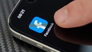 Crypto-oplichters domineren Facebook met advertenties, platform ontkent