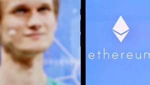 vitalik-buterin-ethereum-founder-28-aug Ethereum-oprichter Vitalik Buterin en het Ethereum logo