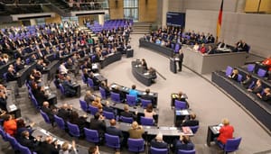 Bundestag Gesetzesentwurf verabschiedet Bundestag verabschiedet FinMaDig: Rettung in letzter Minute für Kryptoanbieter