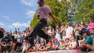 Live action foto van een breakdancer op een publiek evenement Broer ‘gepeste’ Olympisch breakdancer beschuldigd van cryptomisdrijf