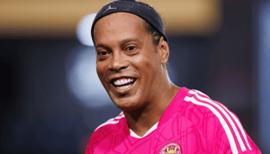 Voetballegende Ronaldinho lanceert eigen crypto: koers crasht direct 60% Voetballegende Ronaldinho lanceert eigen crypto: koers crasht direct 60%