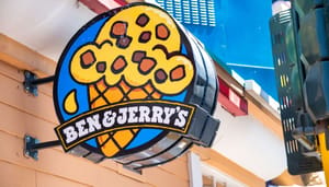 Ben & Jerry's-Schild an der Wand