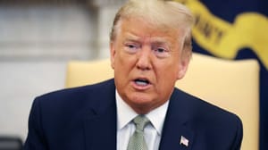 trump-praat De Amerikaanse president Trump die aan het praten is.