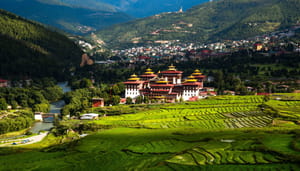 Een afbeelding van Thimphu, de hoofdstad van Bhutan, een land in Zuid-Azië dat waterkracht gebruikt om bitcoin (BTC) mee te minen