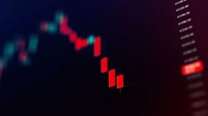 Een dalende grafiek van de bitcoin koers in een candle chart vorm met de BTC prijs erbij Een dalende grafiek van de bitcoin koers in een candle chart vorm met de BTC prijs erbij