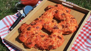 Een afbeelding van een pizza in de vorm van het bitcoin logo, ter ere van 'bitcoin pizza day' Een afbeelding van een pizza in de vorm van het bitcoin logo, ter ere van 'bitcoin pizza day'