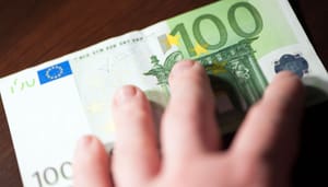 100 euro hand 100 € monatlich in XRP: Dein möglicher Gewinn