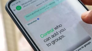 Een afbeelding van de whatsapp app met een bericht van Facebook zelf over controle Een afbeelding van de whatsapp app met een bericht van Facebook zelf over controle