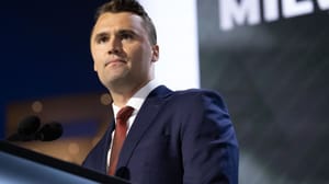 Charlie Kirk Dunkle Krypto: Charlie Kirk-Memecoins überfluten Markt nach Mordanschlag