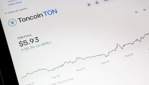 Een afbeelding van cryptomunt Toncoin en een stijgende koers Een afbeelding van cryptomunt Toncoin en een stijgende koers