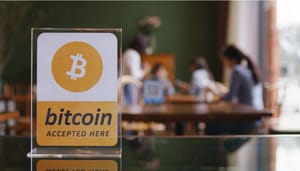 Een afbeelding van een plek waar betalingen met bitcoin (BTC) geaccepteerd worden