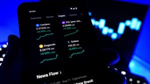 Een afbeelding van verschillende pagina's van cryptomunten, waaronder cardano (ADA), Polygon (POL), Dogecoin (DOGE) en Solana (SOL)
