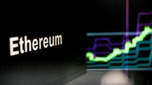 Ethereum logo met stijgende koers Ethereum logo met stijgende koers