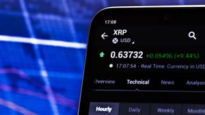 Een afbeelding van de XRP koers en de pagina van de munt van Ripple op een cryptobeurs