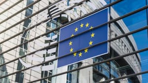Een afbeelding van de vlag van de Europese Unie op het gebouw in Brussel Een afbeelding van de vlag van de Europese Unie op het gebouw in Brussel