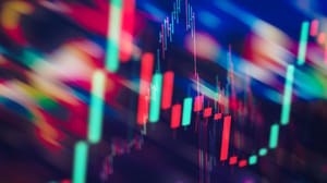 Een afbeelding van een stijgende maar ook volatiele candle chart grafiek van de koers of prijs van een aandeel of crypto, beetje blurry