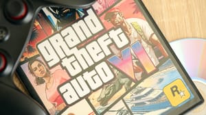 Een afbeelding van een verpakking van de videogame GTA 6, met daarbij een game controller van de playstation 5