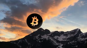 Een afbeelding van een bitcoin (BTC) munt boven een gebergte Dos Bitcoins, un origen: misiones opuestas en el mercado actual