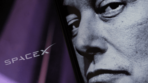 SpaceX logo en Elon Musk