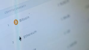 Een afbeelding van bitcoin en ethereum op een ranglijst in een index overview