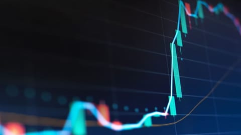 Bitcoin erreicht höchsten Kurs seit Mai, XRP steigt in bizarrer Rally um 20 %