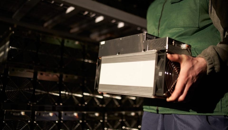 Bitcoin-Mining unter Druck: Wie Trumps Zollpolitik die globale Krypto-Landschaft verändert