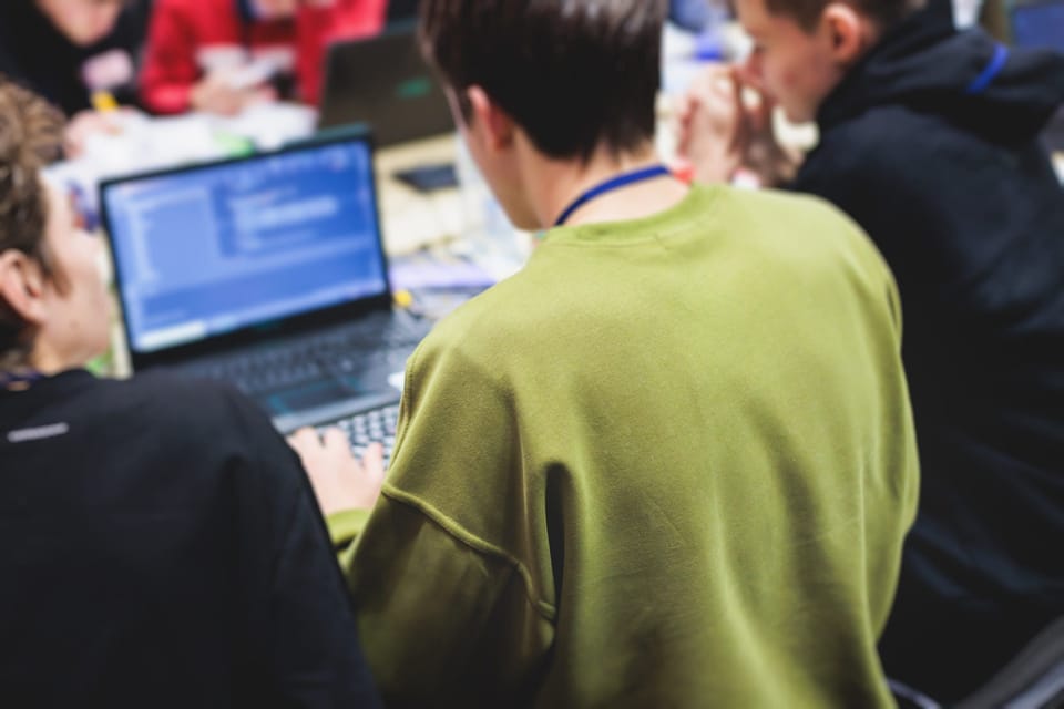 Student nach Absagen von Top-Hedgefonds erzielt mit KI-Bot 44.000 Euro Gewinn