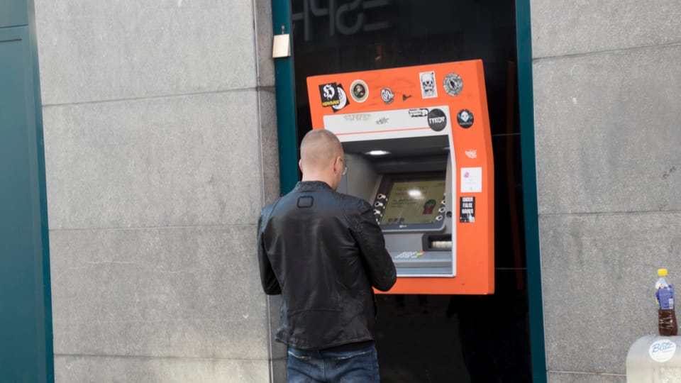 Niedrige Sparzinsen treiben Deutsche zu Alternative mit 8 % „Einzahlungsbonus“