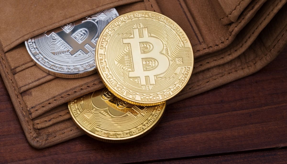 Steenoude Bitcoin whale ontwaakt na 10 jaar en verplaatst BTC Steenoude Bitcoin whale ontwaakt na 10 jaar en verplaatst BTC