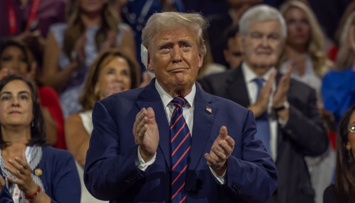 Donald-trump-met-oorpleister-bitcoin-conferentie Trump onthult grootse Bitcoinplannen tijdens spraakmakende speech