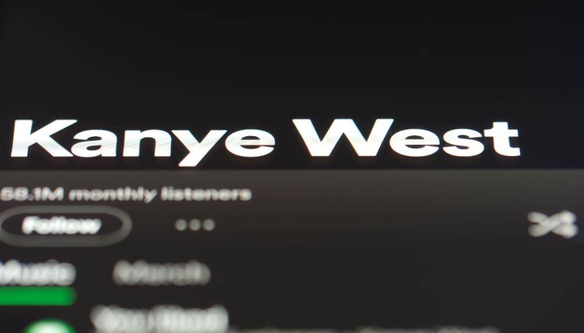 Kanyes Krypto knallt auf 2,5 Milliarden Euro - crasht jetzt um 65 Prozent Kanyes Krypto knallt auf 2,5 Milliarden Euro - crasht jetzt um 65 Prozent