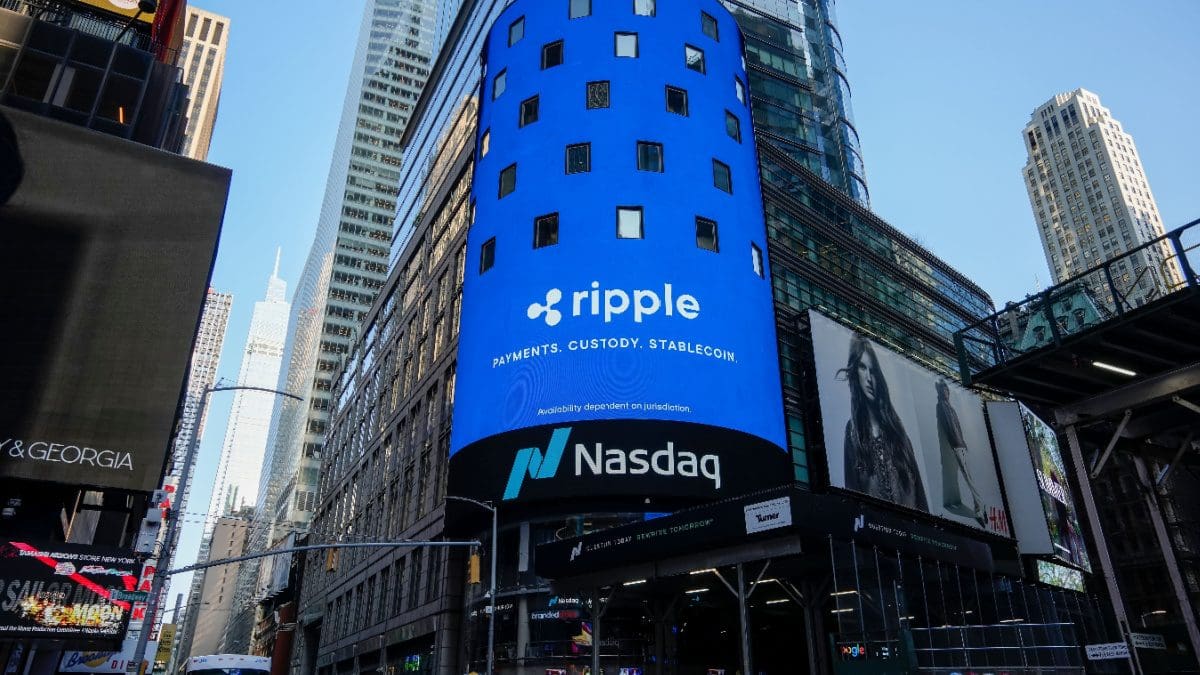 Een afbeelding van het logo van Ripple, moederbedrijf van XRP, op de Nasdaq Een afbeelding van het logo van Ripple, moederbedrijf van XRP, op de Nasdaq