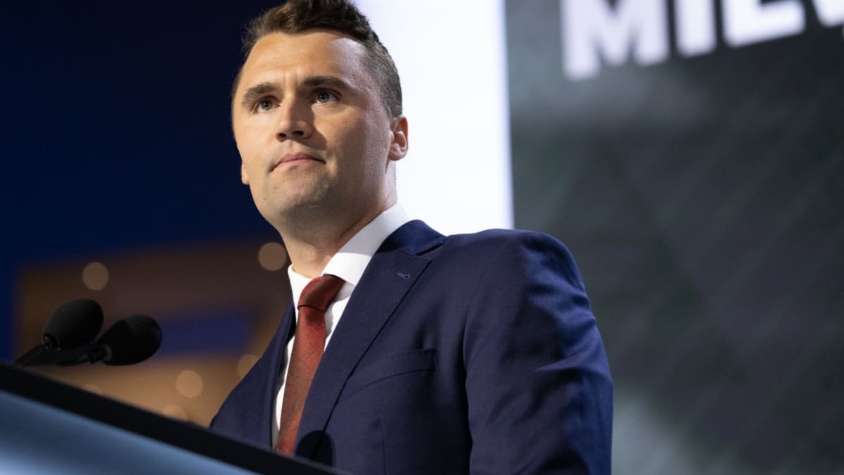Charlie Kirk Dunkle Krypto: Charlie Kirk-Memecoins überfluten Markt nach Mordanschlag