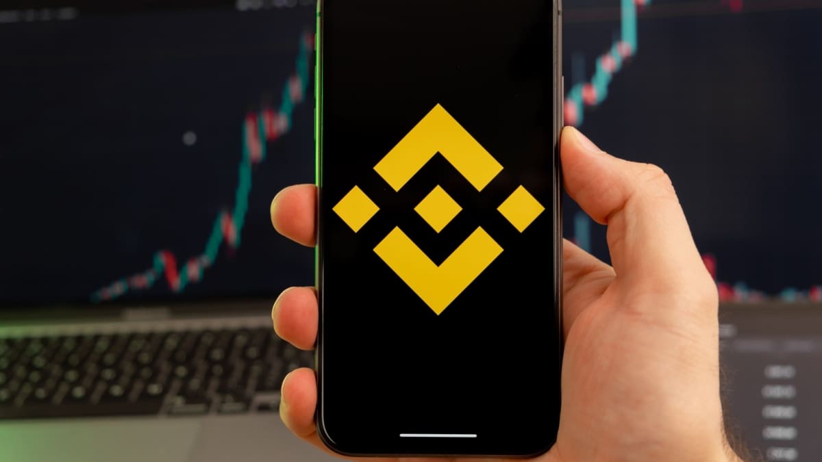 Shutterstock_2165338471 Binance-Coins überholt XRP: Jetzt drittgrößte Kryptowährung
