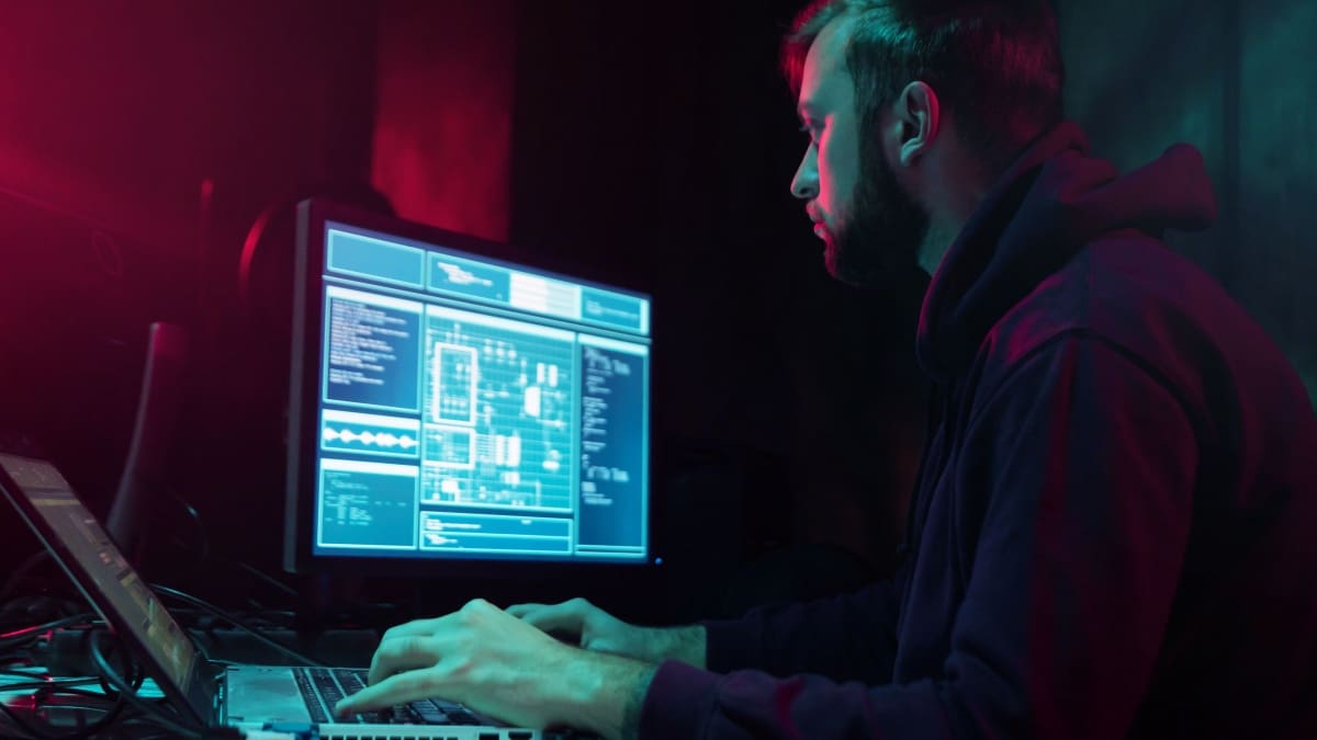 Krypto-Firma stoppt nach 100M-Dollar-Hack Krypto-Firma stoppt nach 100M-Dollar-Hack
